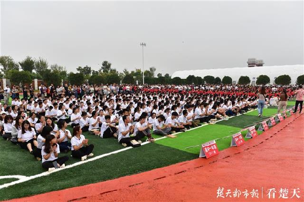 据悉,武昌首义学院附属嘉鱼学校是由武昌首义学院出资,与咸宁市嘉鱼县