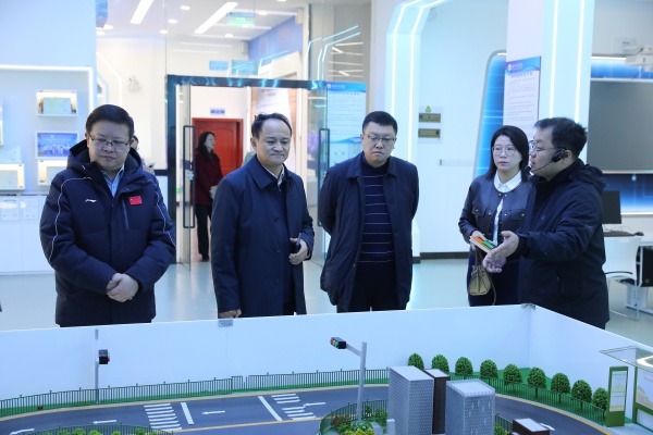 哈尔滨石油学院党委书记林立民一行来校考察调研