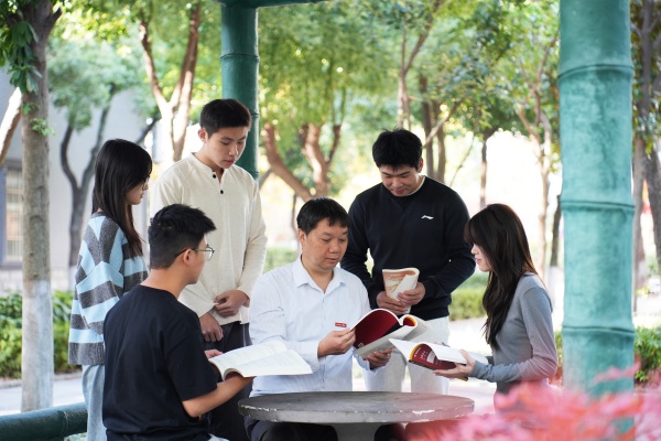 【师德师风标兵风采】陈永蓉——情怀深茂垂绿荫