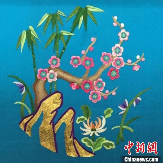 图为武昌首义学院学生制作的绣品。武昌首义学院供图